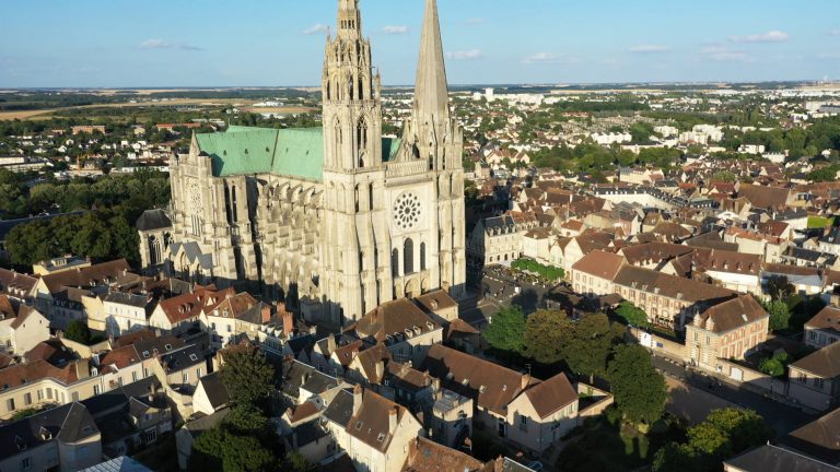 Chartres și catedrala sa